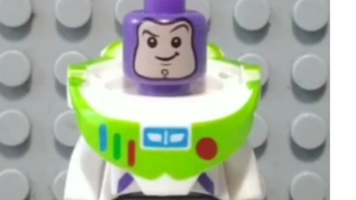un corto de lego de buzz lightyear .