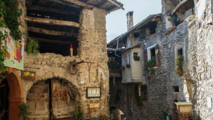 Medieval Village Escape