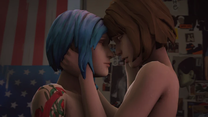 Chloe Price and Max Caulfield making out in bed