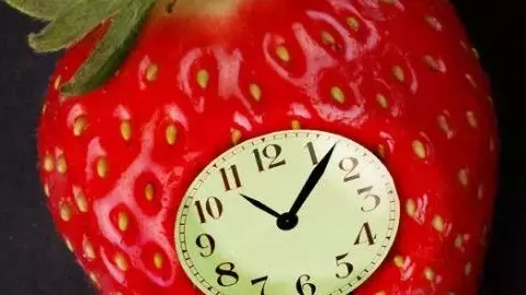 Strawberry Clock Kill Zombie