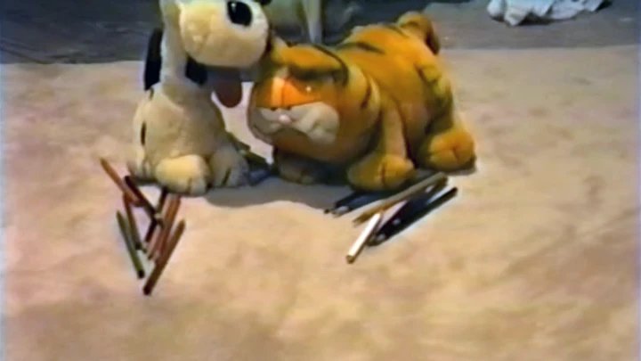 Garfield's Spinning Rainbow Pencil Chase